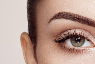 The Art and Evolution of Eyebrow Tattooing: A Modern Beauty Trend